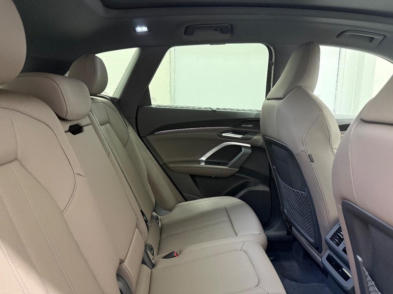 Audi Q5 Vehicle Image 4