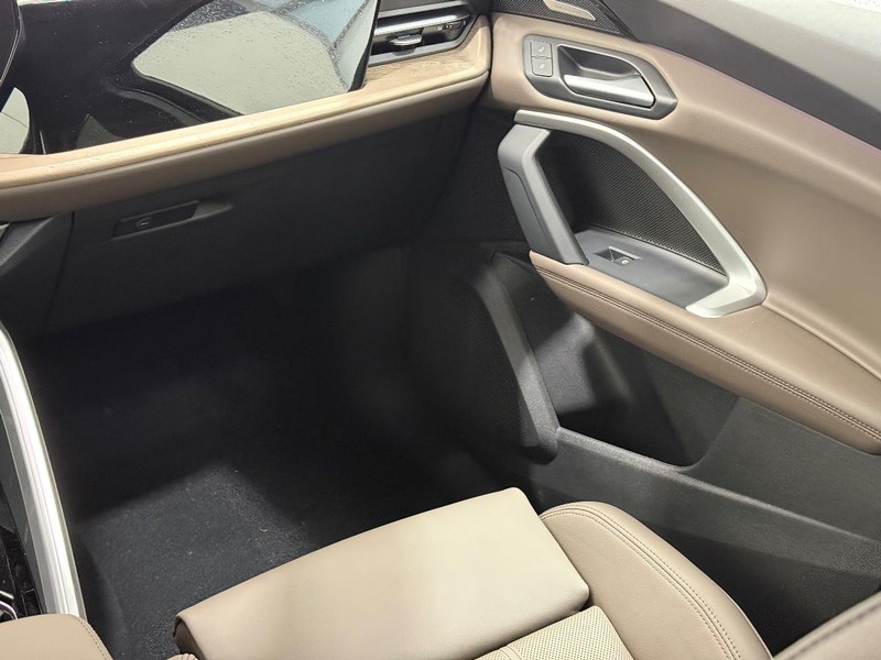 Audi Q5 Vehicle Image 9