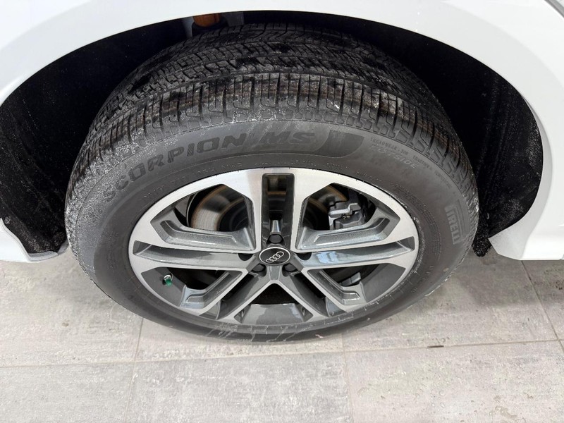 Audi Q5 Vehicle Image 3
