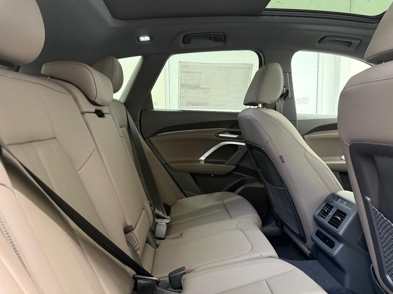 Audi Q5 Vehicle Image 4