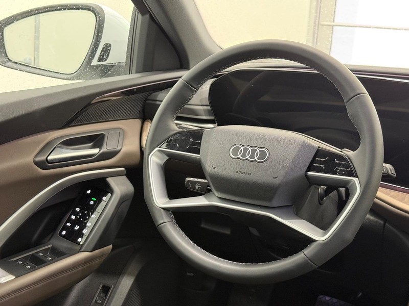 Audi Q5 Vehicle Image 8
