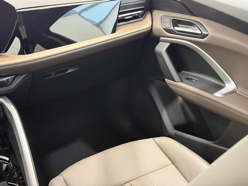 Audi Q5 Vehicle Image 9