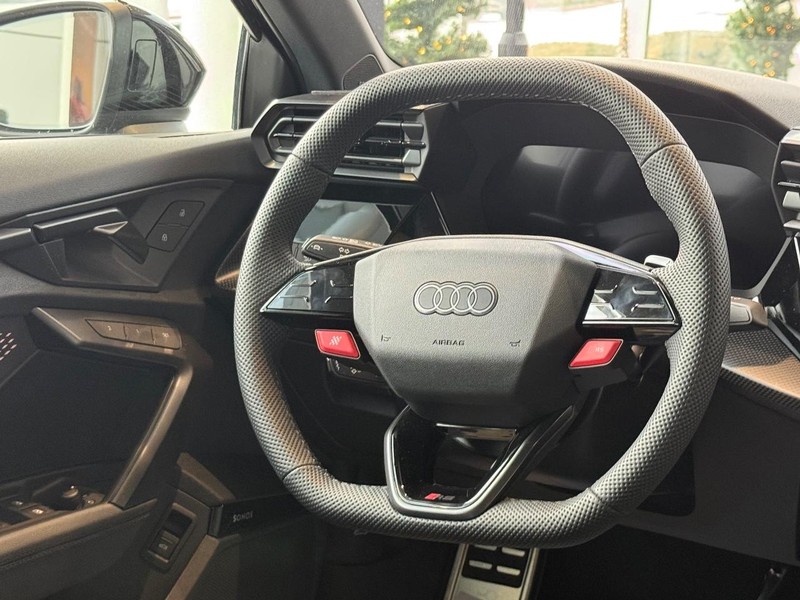 Audi RS 3 Vehicle Image 8