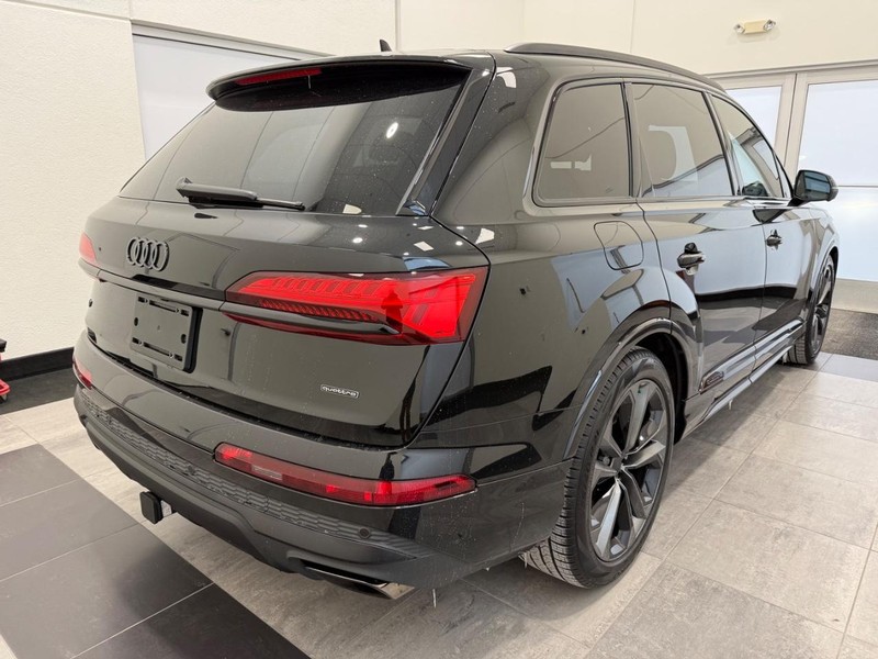 Audi Q7 Vehicle Image 2
