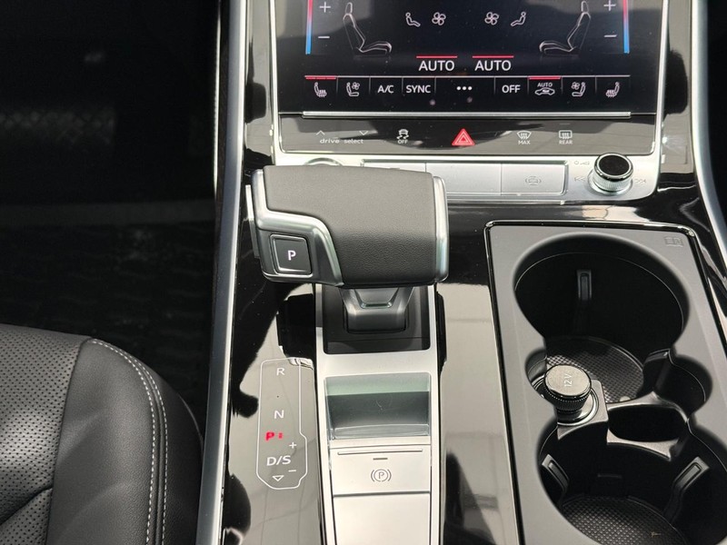 Audi Q7 Vehicle Image 7