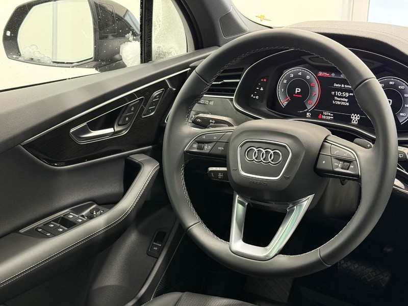 Audi Q7 Vehicle Image 8