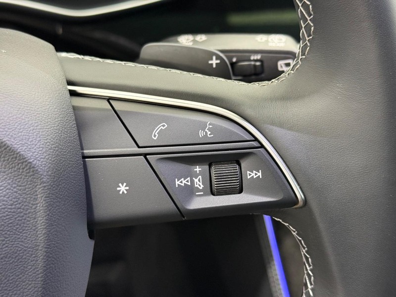 Audi Q7 Vehicle Image 12