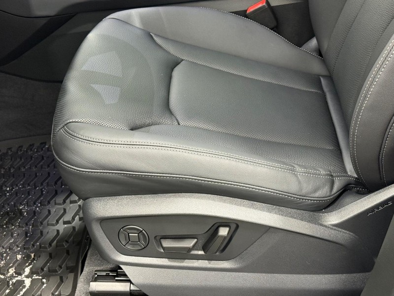 Audi Q7 Vehicle Image 17