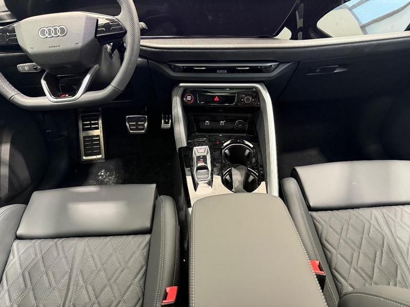 Audi SQ5 Sportback Vehicle Image 5