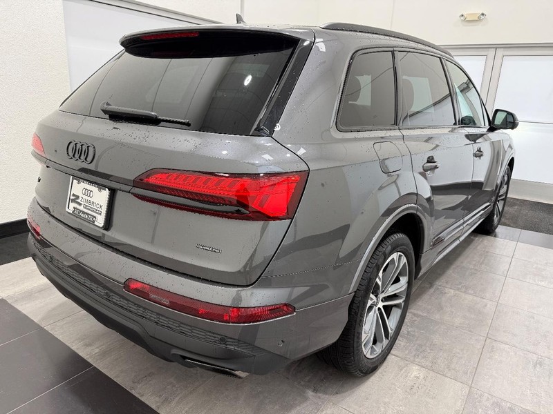 Audi Q7 Vehicle Image 2