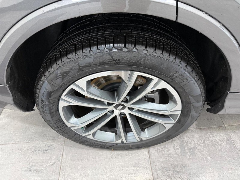 Audi Q7 Vehicle Image 3