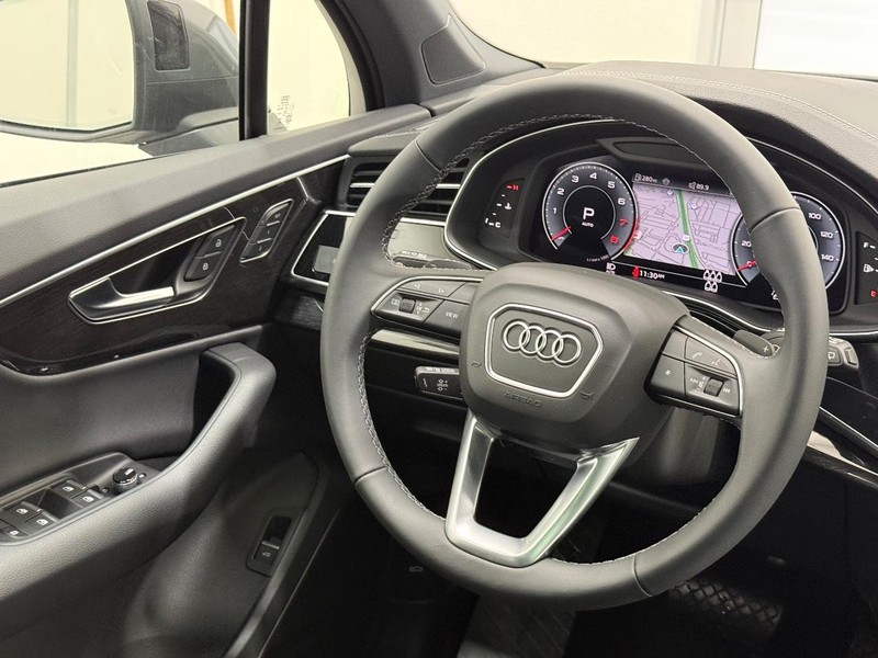 Audi Q7 Vehicle Image 8