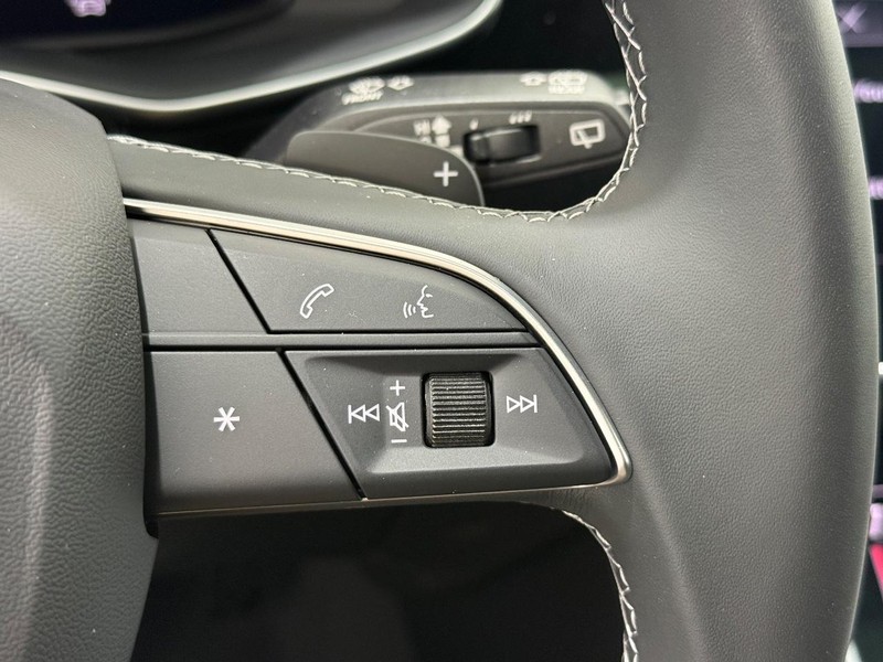 Audi Q7 Vehicle Image 12