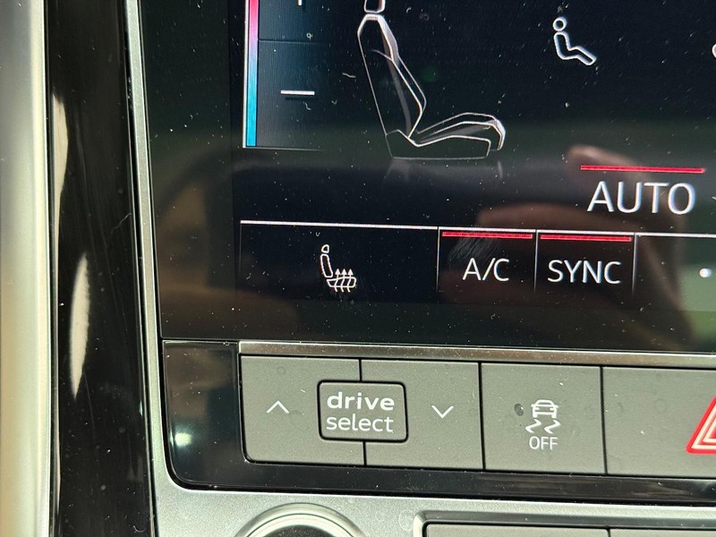 Audi Q7 Vehicle Image 14