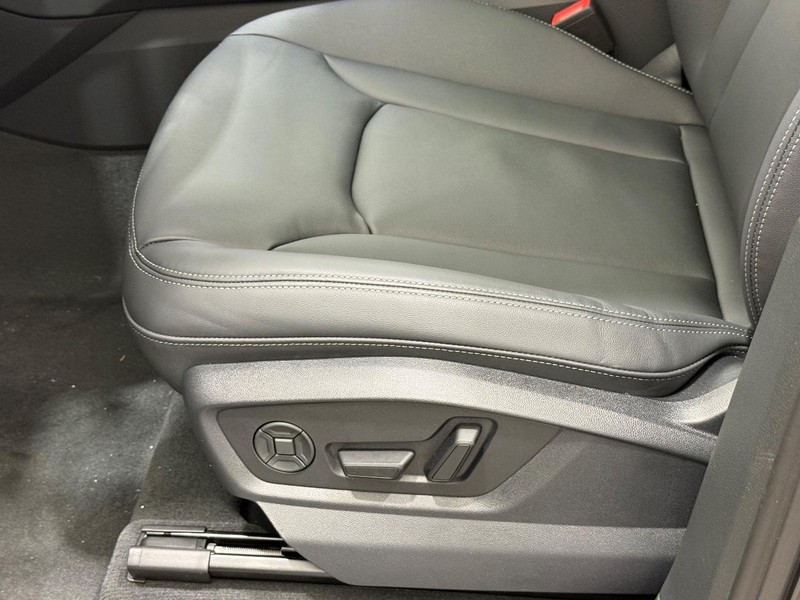 Audi Q7 Vehicle Image 16