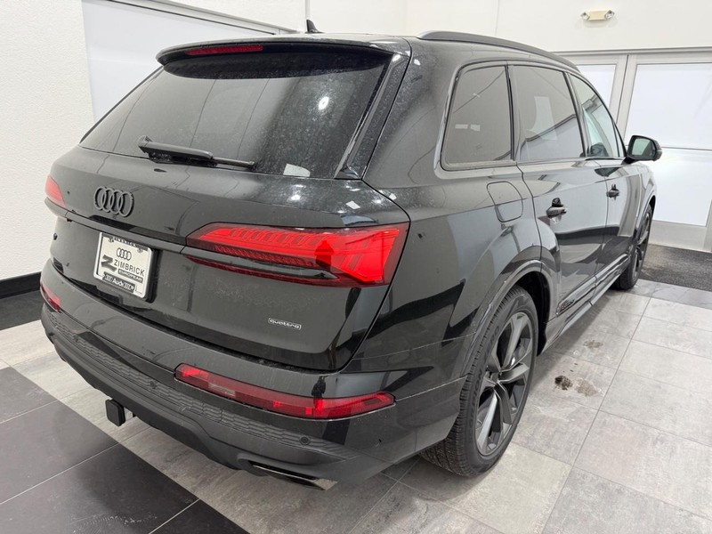 Audi Q7 Vehicle Image 3