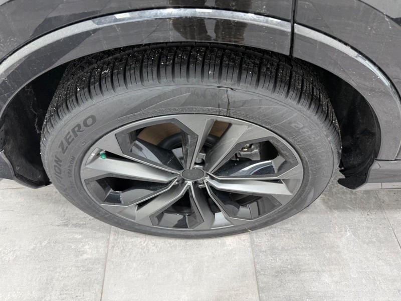 Audi Q7 Vehicle Image 4