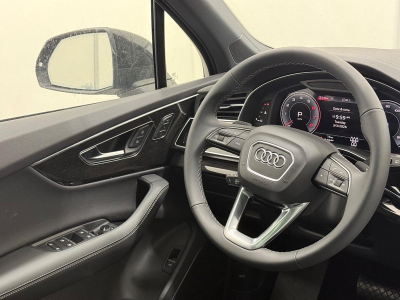 Audi Q7 Vehicle Image 9