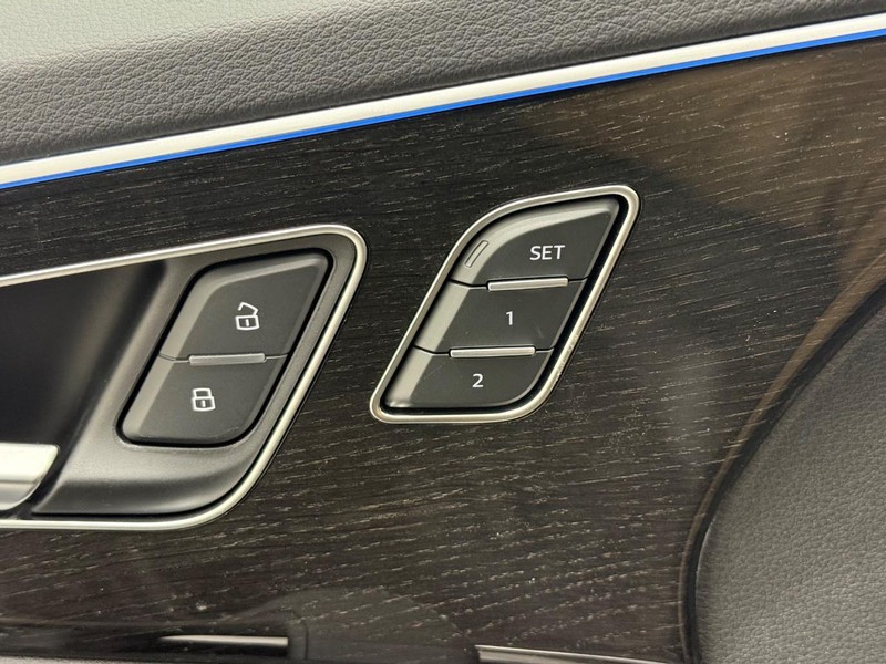 Audi Q7 Vehicle Image 11