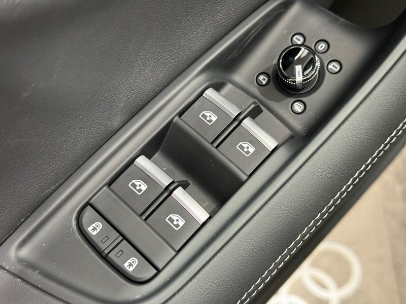 Audi Q7 Vehicle Image 16