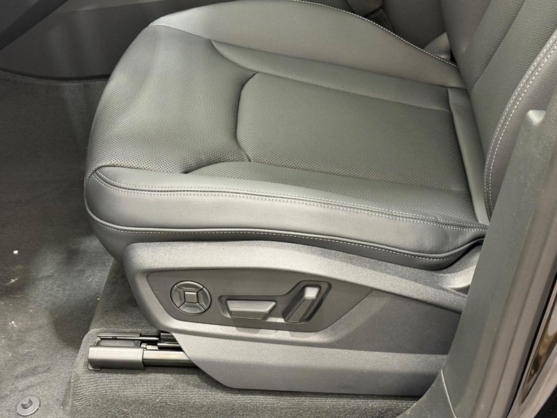 Audi Q7 Vehicle Image 17