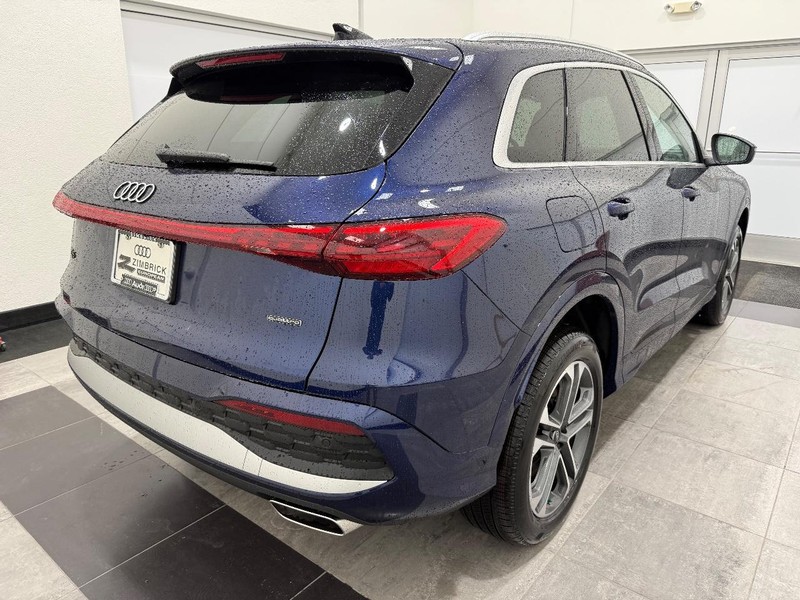 Audi Q5 Vehicle Image 2