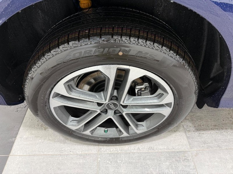 Audi Q5 Vehicle Image 3