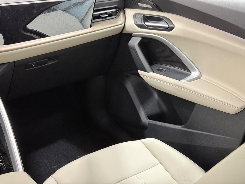 Audi Q5 Vehicle Image 9