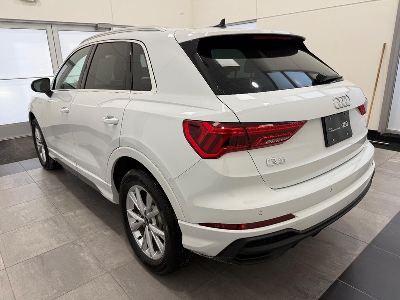 Audi Q3 Vehicle Image 4