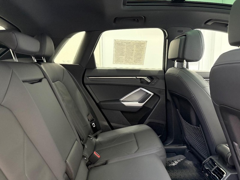 Audi Q3 Vehicle Image 8