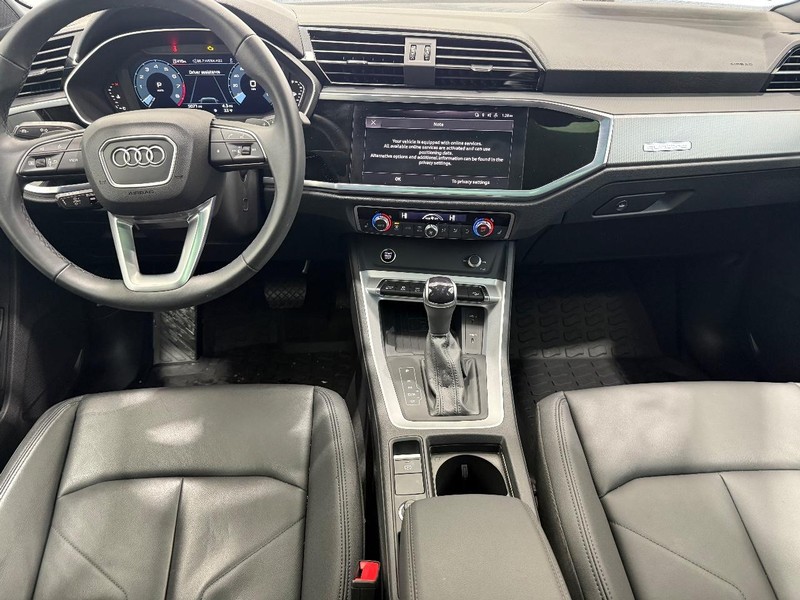 Audi Q3 Vehicle Image 9