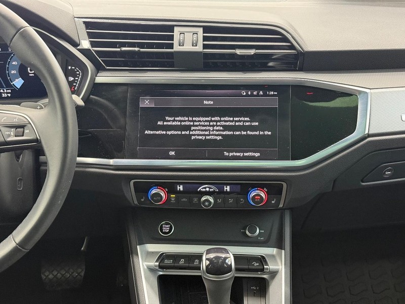 Audi Q3 Vehicle Image 10