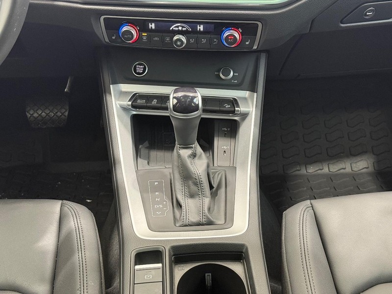 Audi Q3 Vehicle Image 11