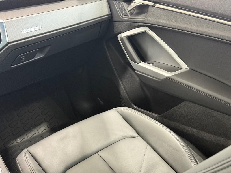 Audi Q3 Vehicle Image 13