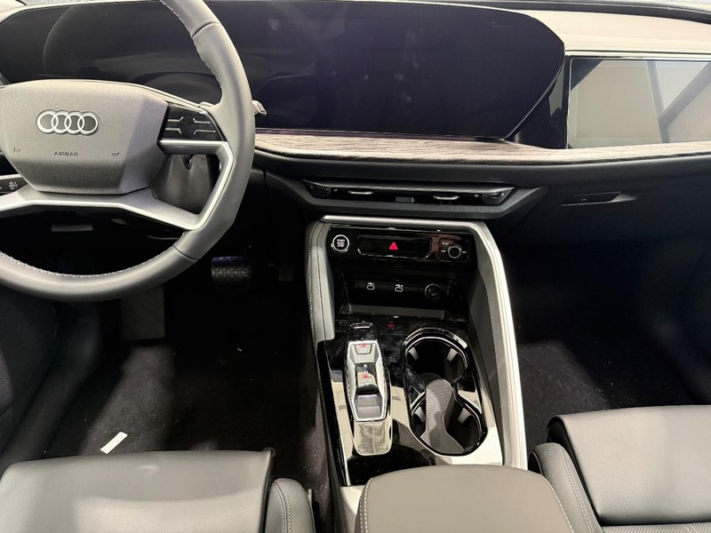 Audi Q5 Sportback Vehicle Image 5