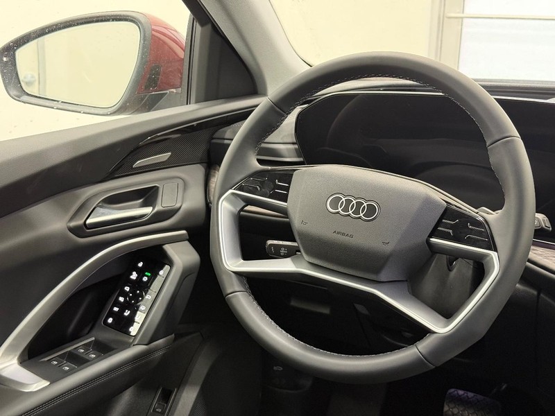 Audi Q5 Sportback Vehicle Image 8