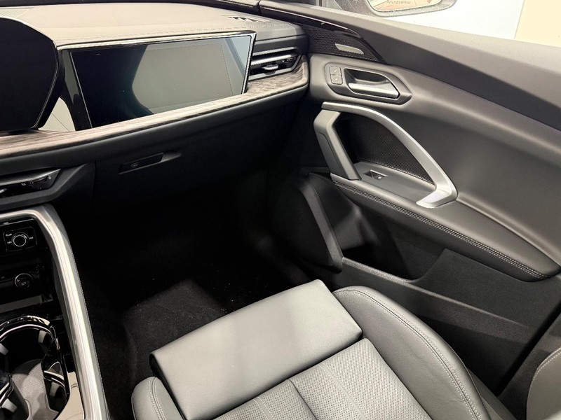 Audi Q5 Sportback Vehicle Image 9