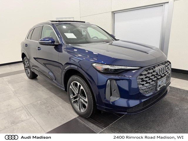 2025 Audi New Q5 Premium's photo