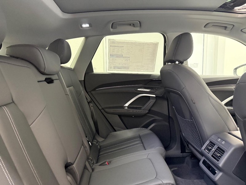 Audi Q5 Vehicle Image 4