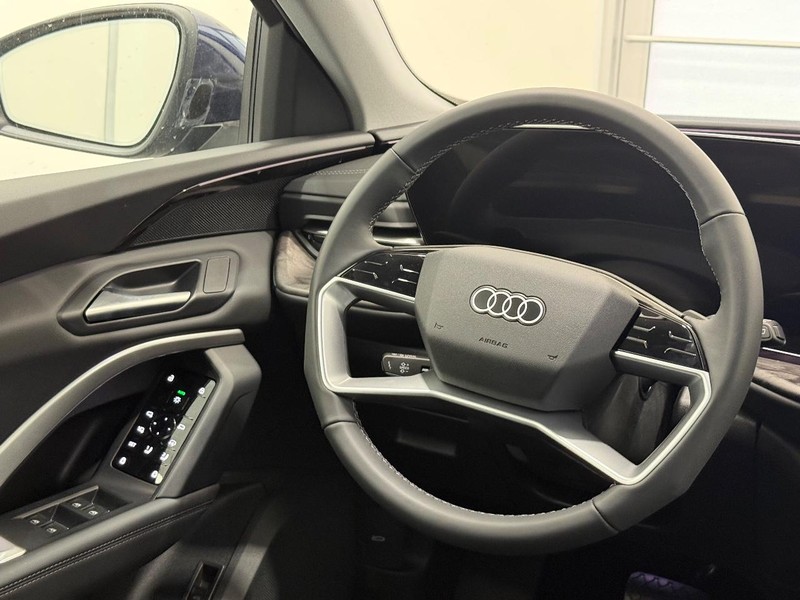 Audi Q5 Vehicle Image 8