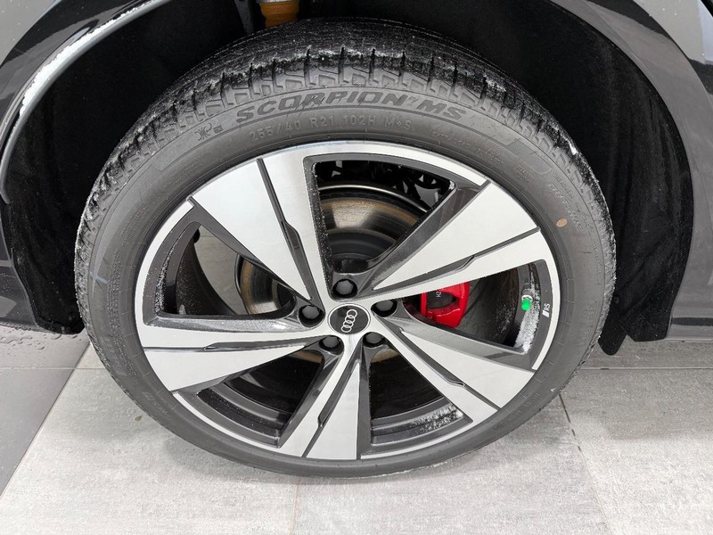 Audi SQ5 Vehicle Image 3