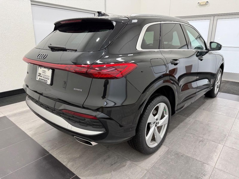 Audi Q5 Vehicle Image 2