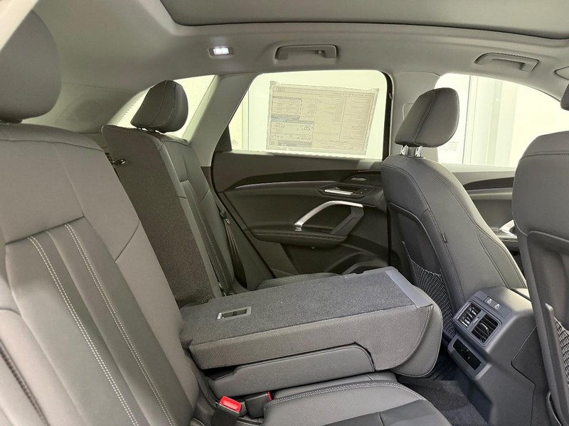 Audi Q5 Vehicle Image 4