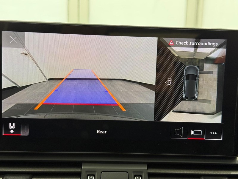 Audi SQ5 Vehicle Image 18