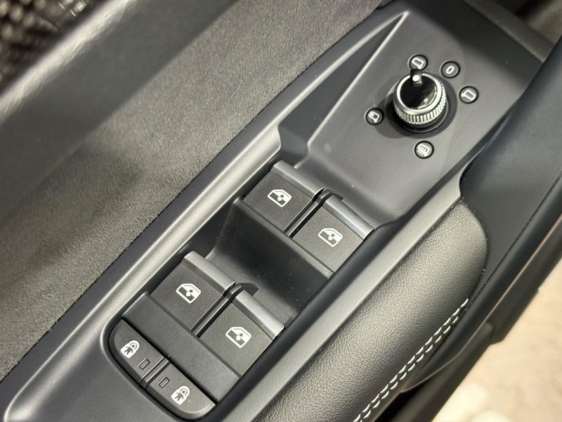 Audi SQ5 Vehicle Image 20