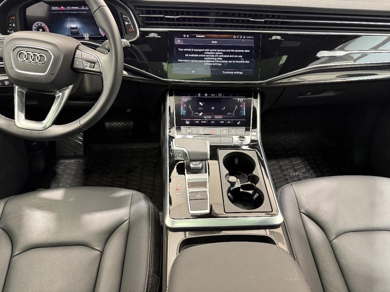 Audi Q7 Vehicle Full-screen Gallery Image 09