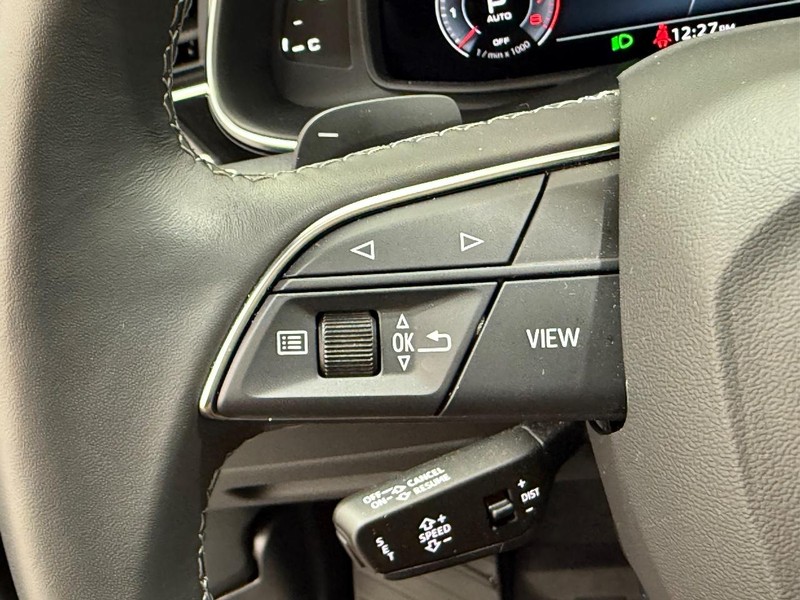 Audi Q7 Vehicle Full-screen Gallery Image 15