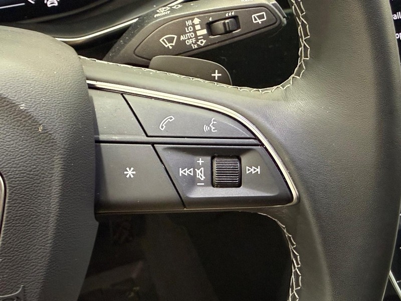 Audi Q7 Vehicle Full-screen Gallery Image 16