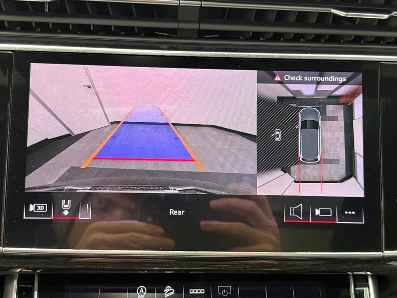 Audi Q7 Vehicle Full-screen Gallery Image 17