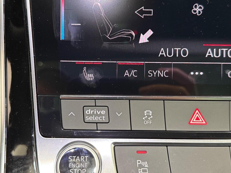 Audi Q7 Vehicle Full-screen Gallery Image 18